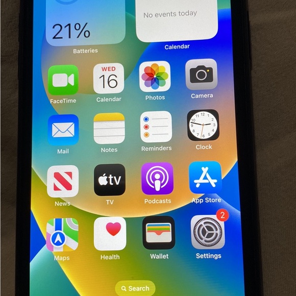 Used but like new IPhone XR selling for 340 - Picture 4 of 7